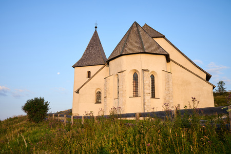 Doživljajski park narave Uršlja gora_Najvišje ležeča cerkev v Sloveniji, sv. Uršula_Avtor_Tomo Jeseničnik